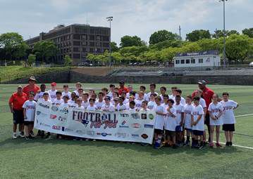 Scene Setter -- Patriots football clinic